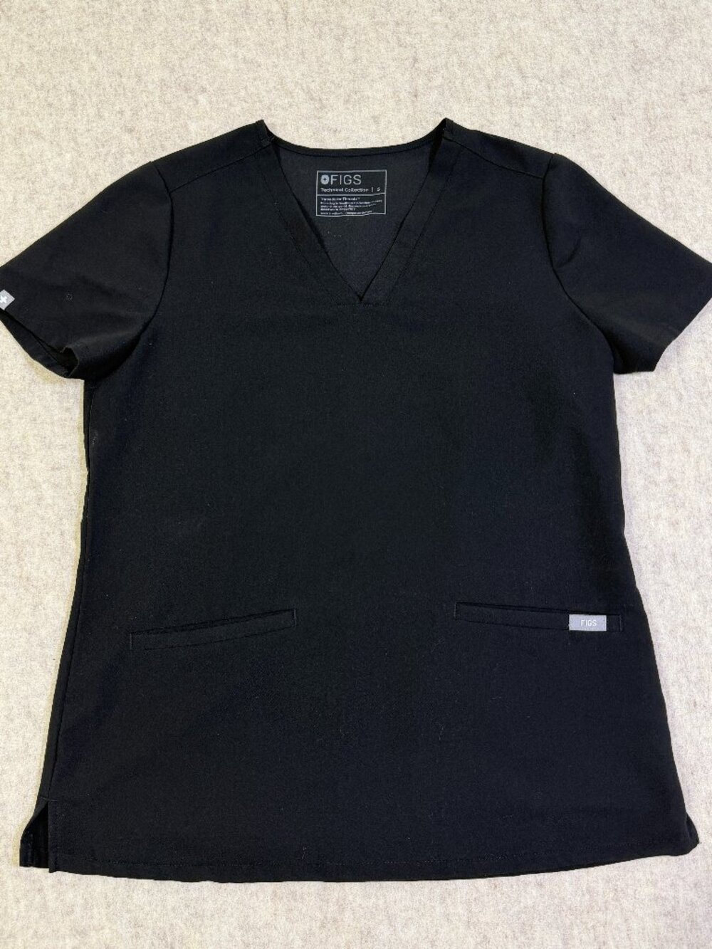 FIGS Technical Collection Black V-Neck Scrub Top Small 2 Pocket